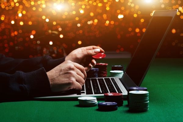 Layar verifikasi KYC bintang78 di aplikasi mobile dengan prompt unggah dokumen identitas dan tangkapan wajah